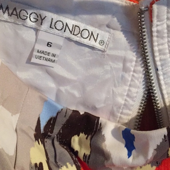 NEW LISTING‼️ DESIGNER‼️ 💕⭐️💕⭐️💕⭐️💕⭐️💕⭐️💕⭐️ - Picture 4 of 8